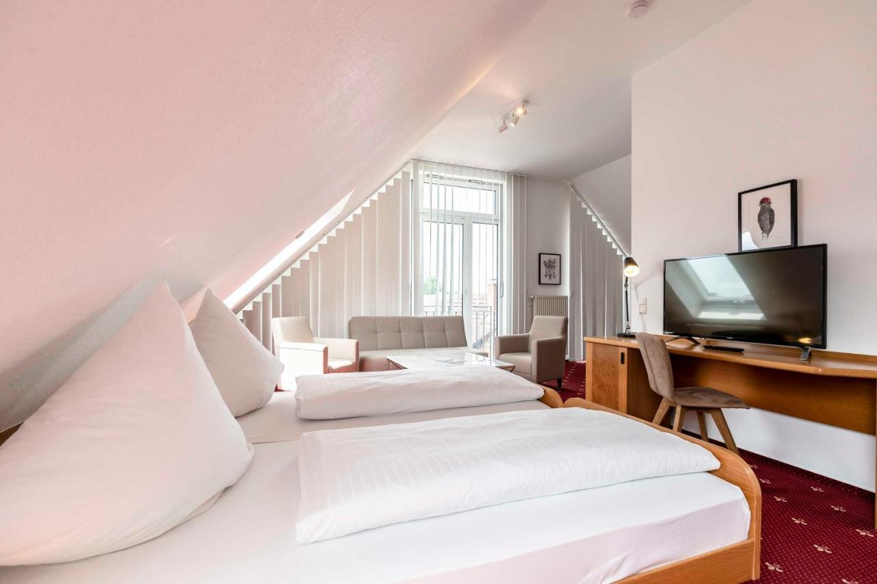 & Loewen Hotel